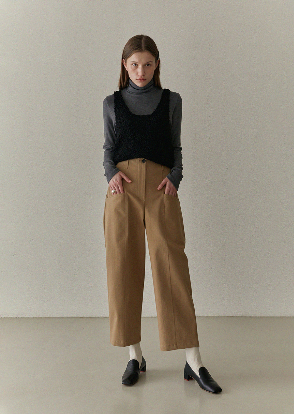 tapered cotton pants (beige)